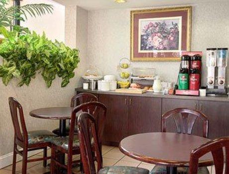 Days Inn By Wyndham Saint Pauls Restaurant foto